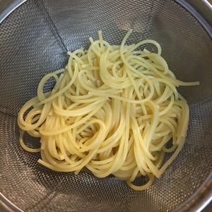 シリコンスチーマーでパスタを茹でる